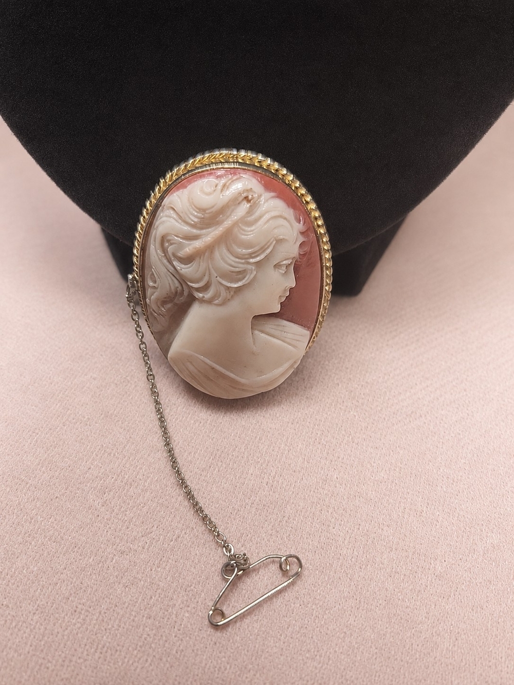 Vintage Signed SPHINX Pink Cameo Brooch with Safety Chain